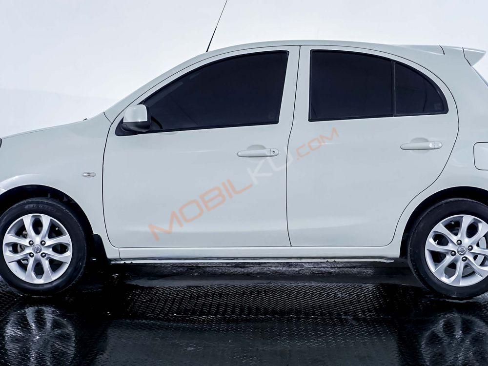 Mobil Nissan March 2017