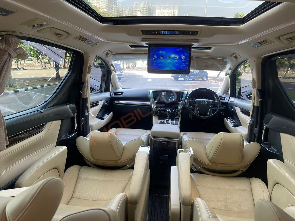 Mobil Toyota Alphard 2020