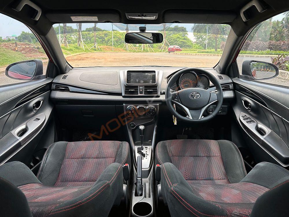 Mobil Toyota Yaris 2014