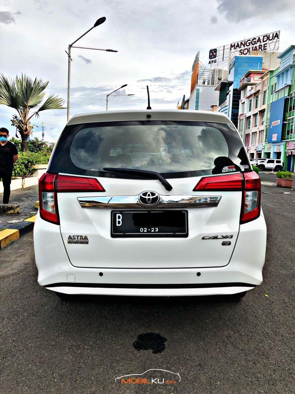 Mobil Toyota Calya 2018