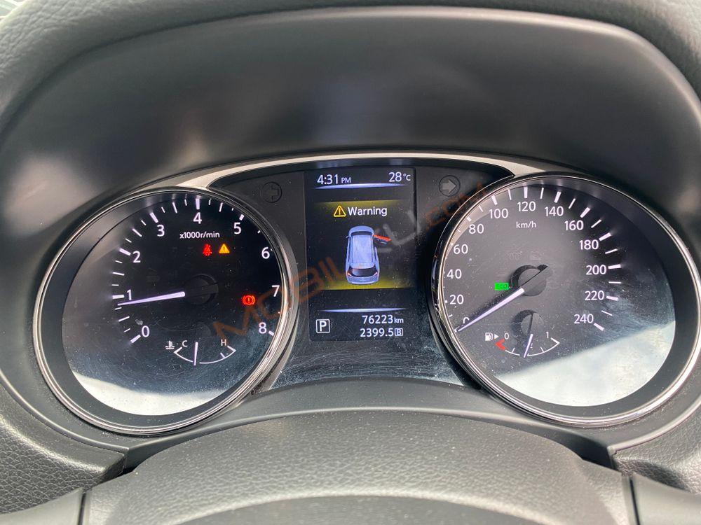 Mobil Nissan X-Trail 2015