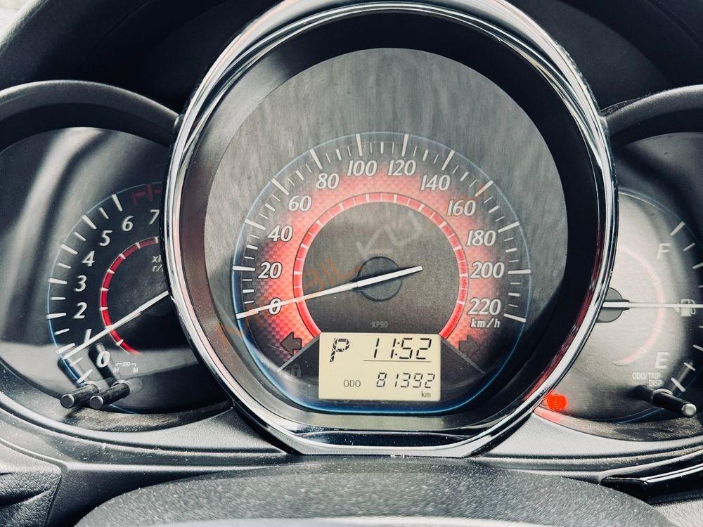 Mobil Toyota Yaris 2016