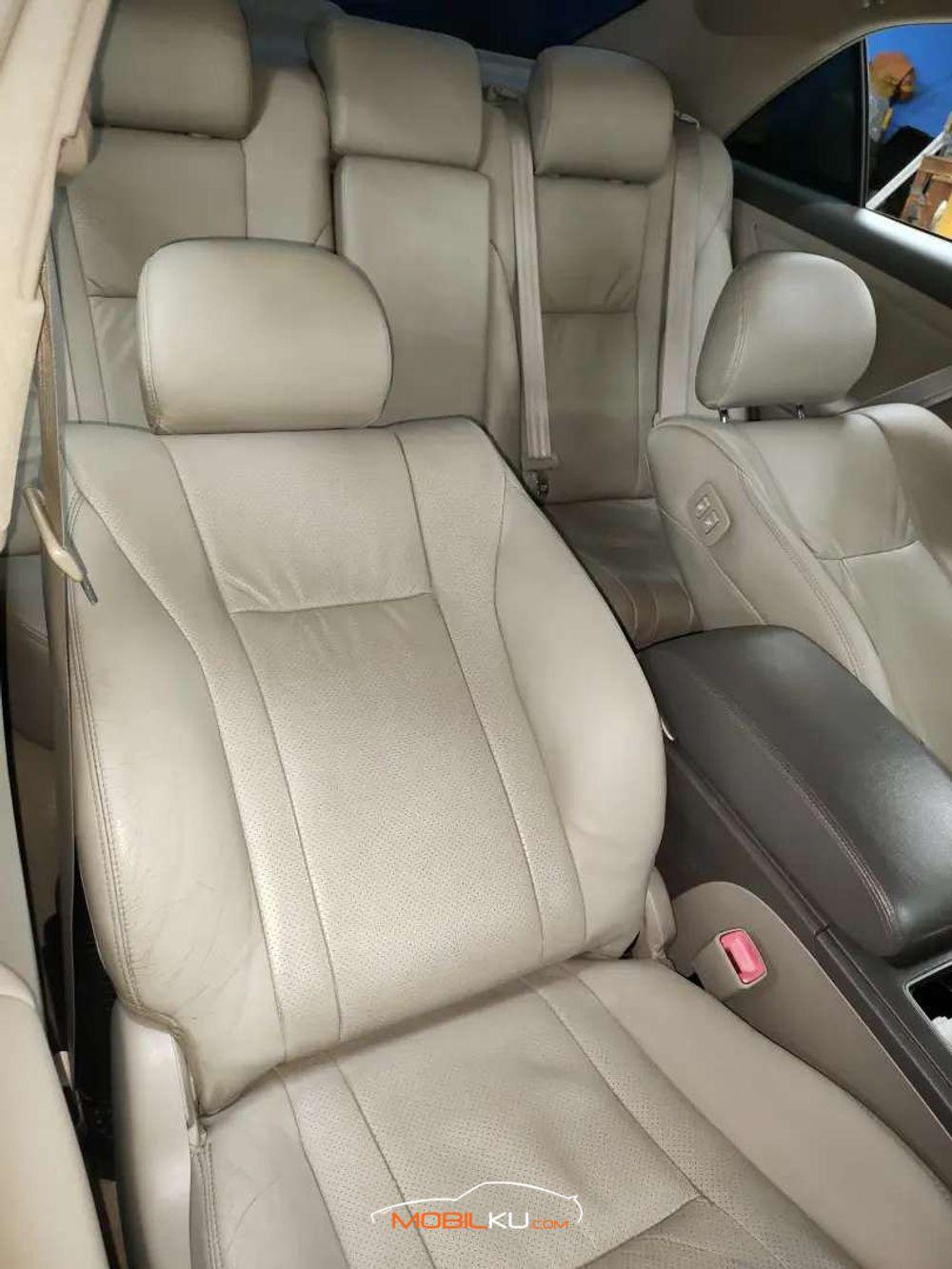 Mobil Toyota Camry 2011