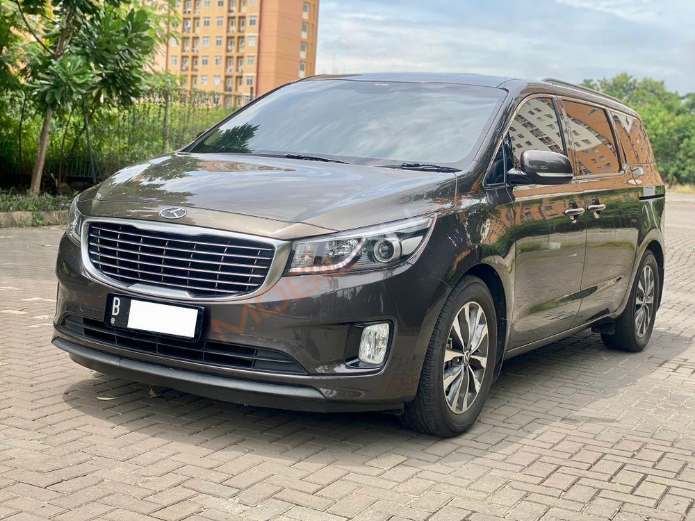Mobil Kia Sedona 2017