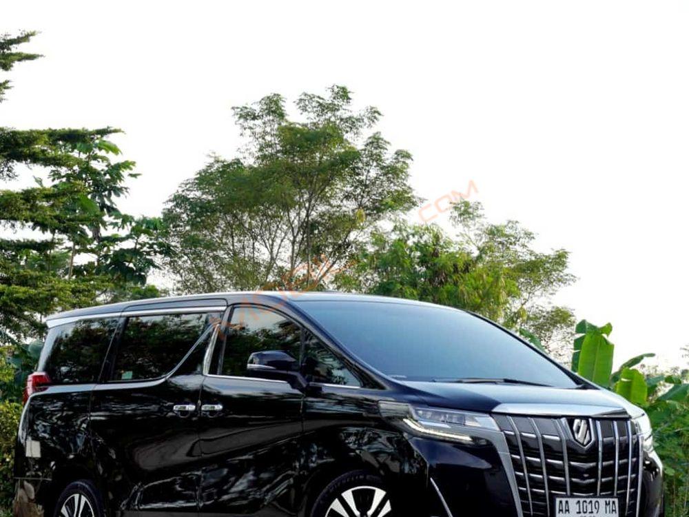 Mobil Toyota Alphard 2019