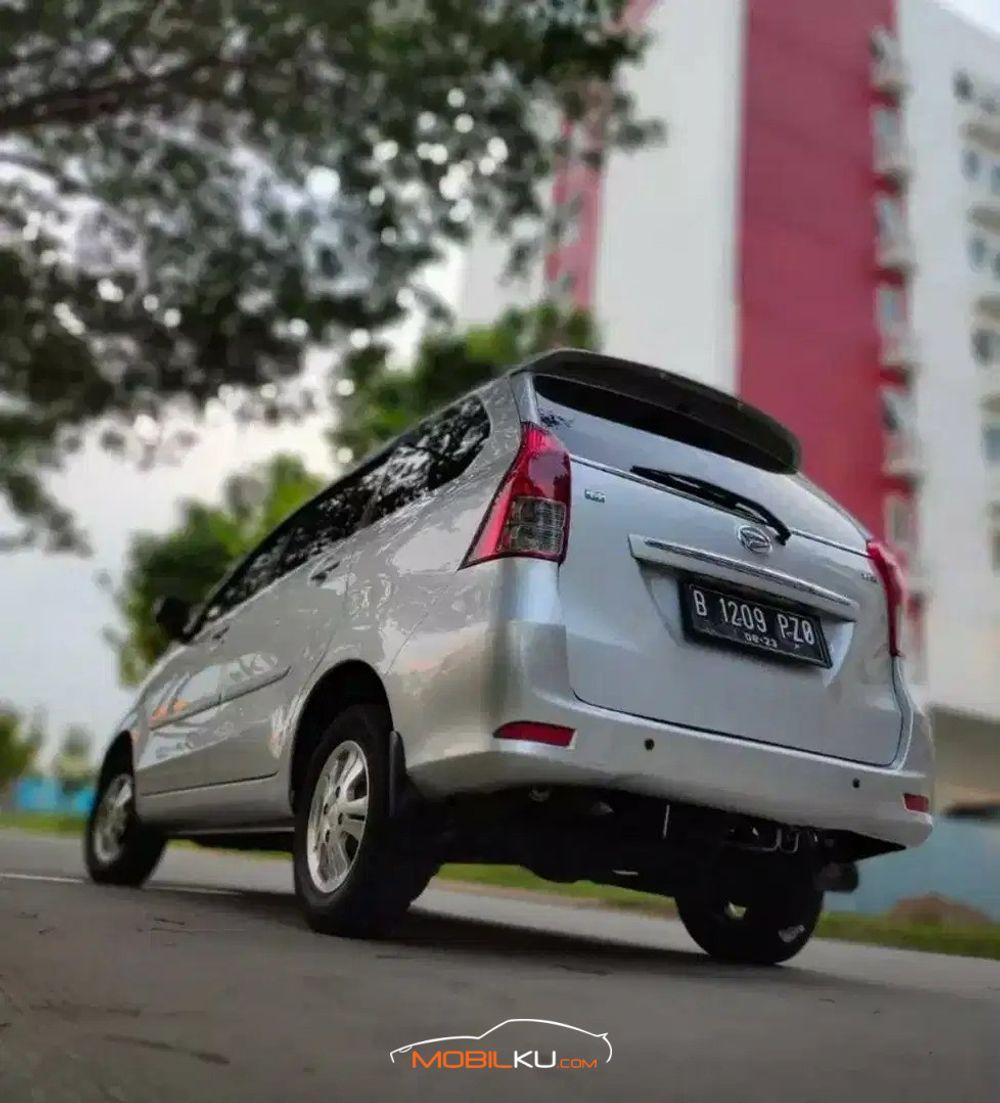 Mobil Daihatsu Xenia 2013