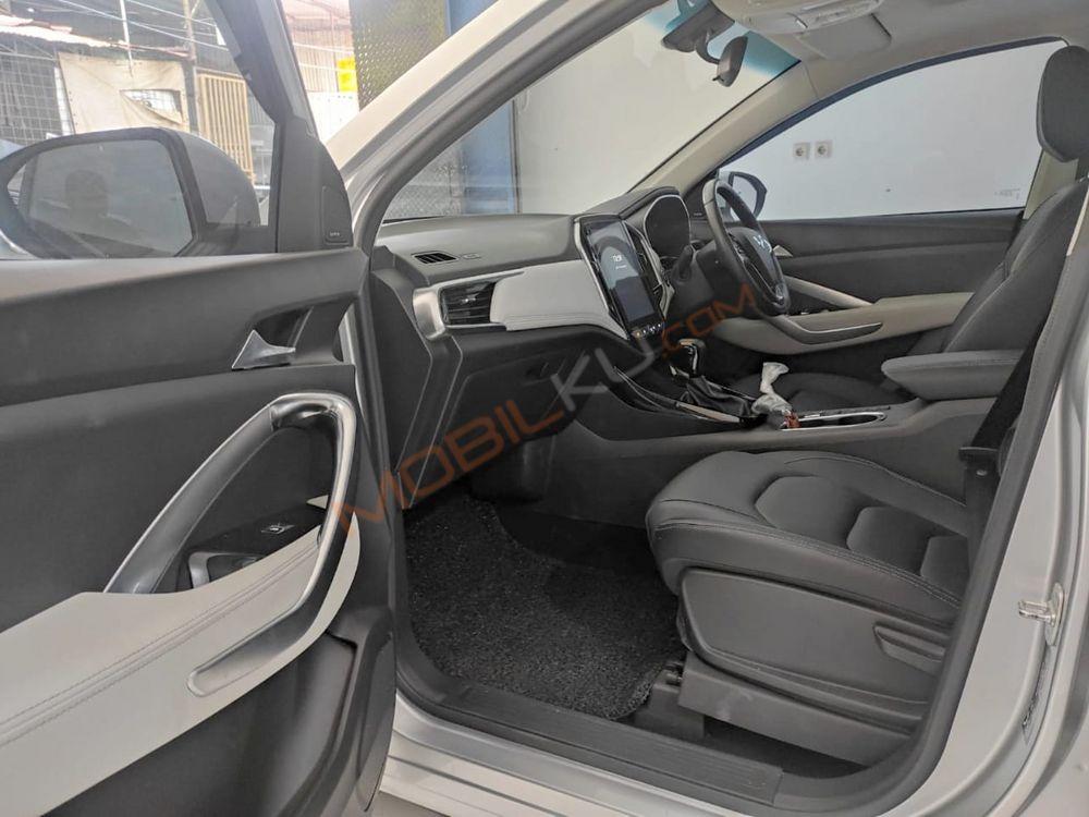 Mobil Wuling Almaz 2021