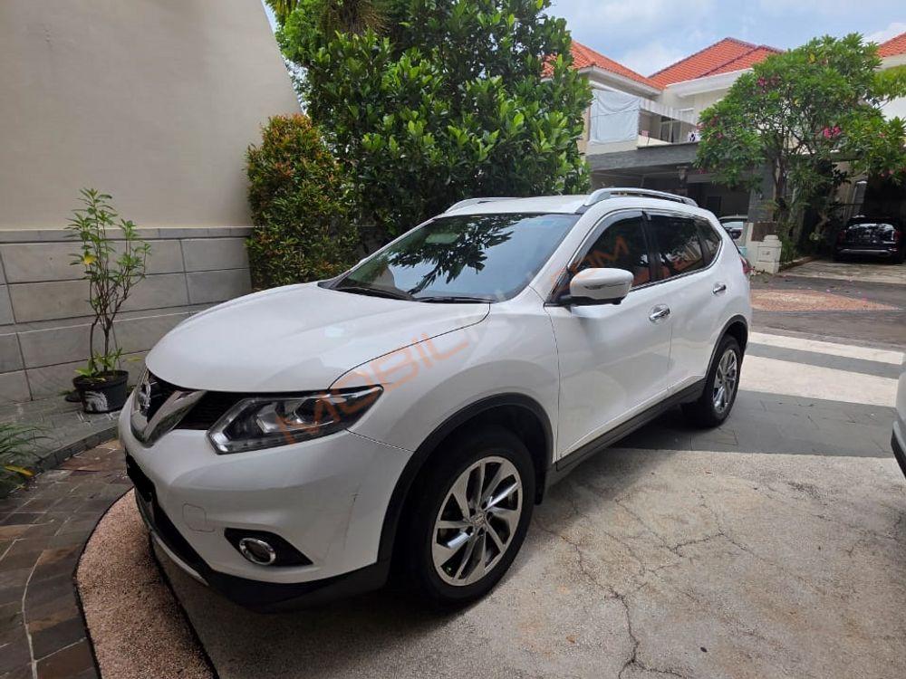 Mobil Nissan X-Trail 2015
