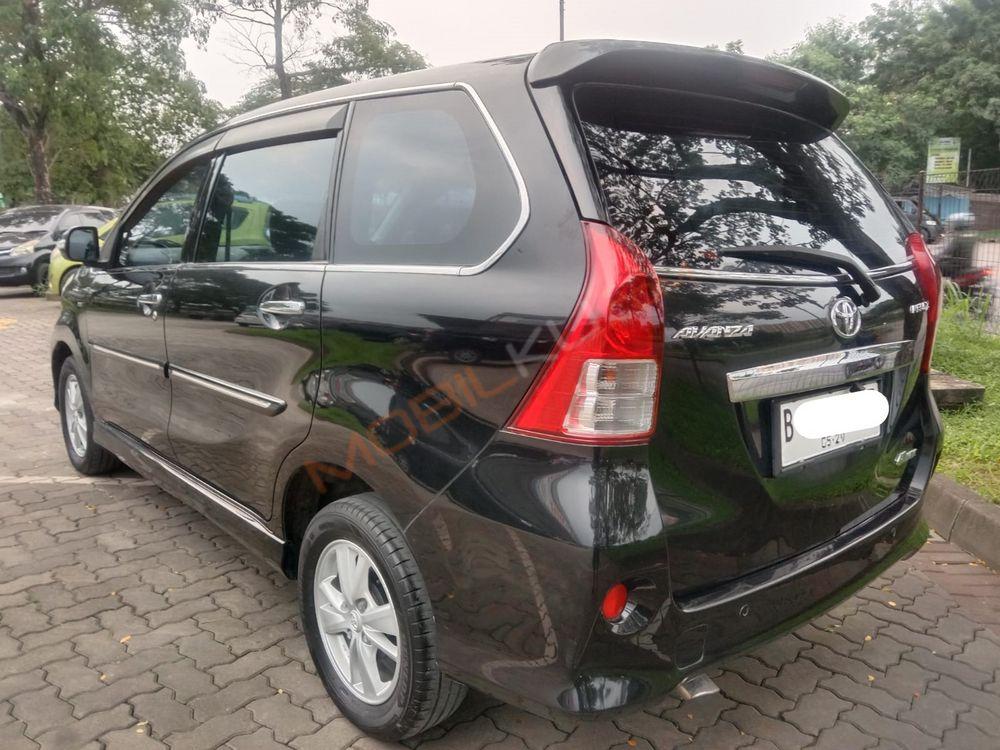 Mobil Toyota Avanza 2014