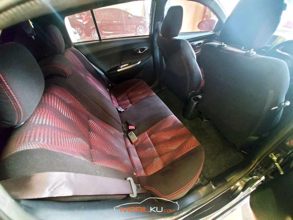 Mobil Toyota Yaris 2016