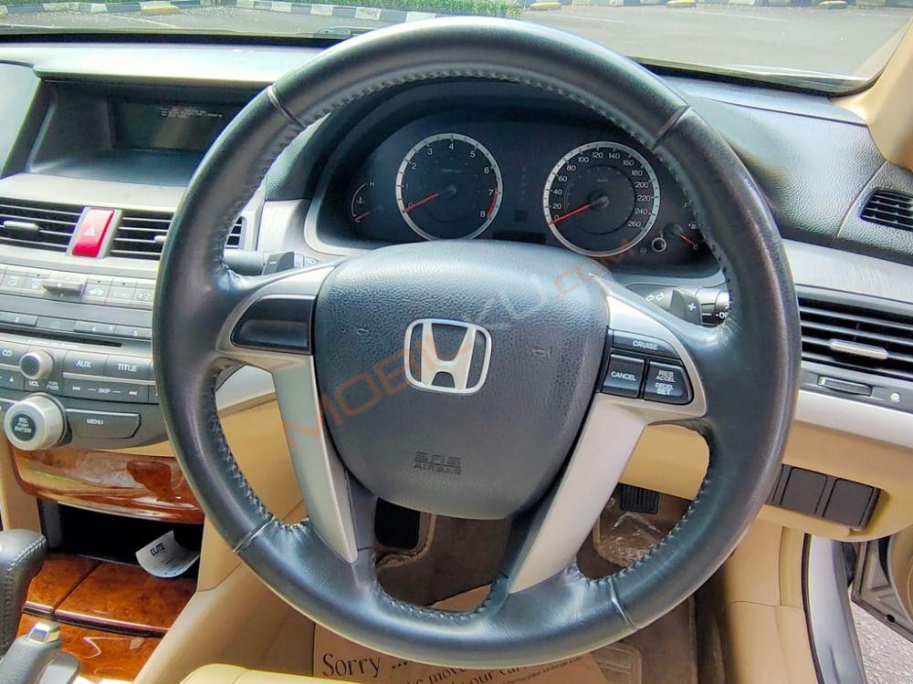 Mobil Honda Accord 2012