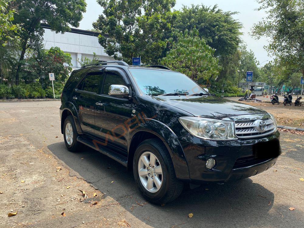Mobil Toyota Fortuner 2011