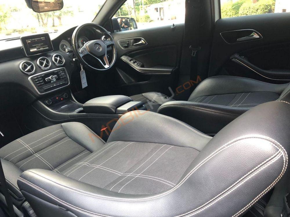 Mobil Mercedes-Benz A-Class 2013