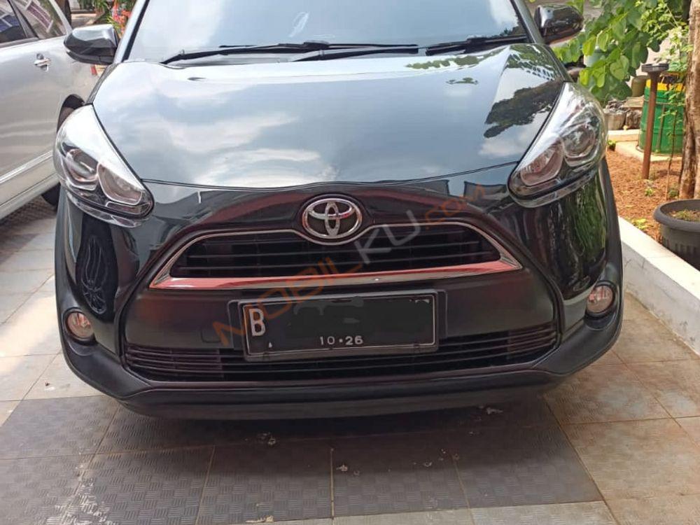Mobil Toyota Sienta 2017