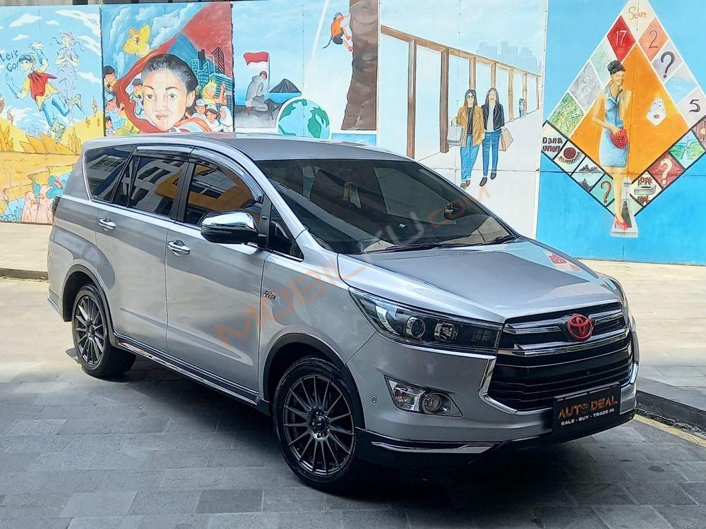 Mobil Toyota Kijang Innova 2018