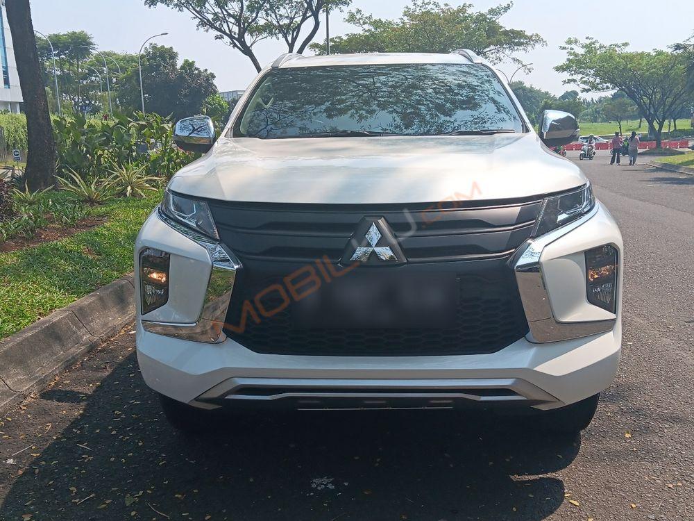 Mobil Mitsubishi Pajero 2021