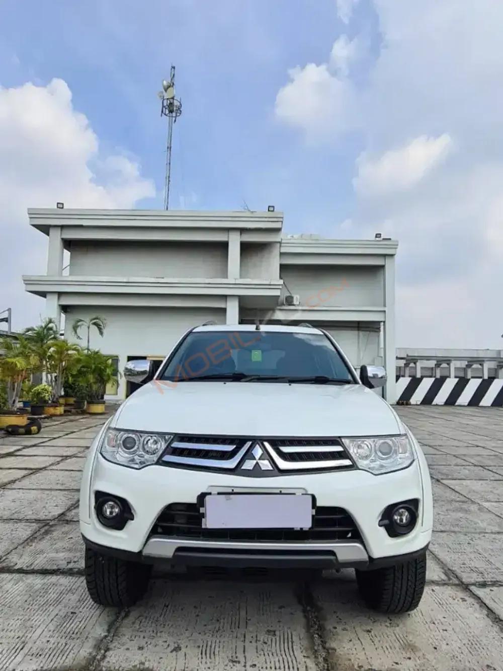 Mobil Mitsubishi Pajero Sport 2013