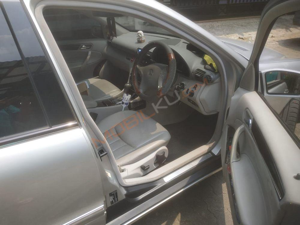 Mobil Mercedes-Benz C-Class 2005