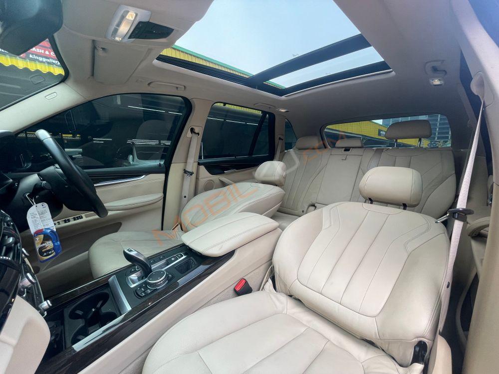 Mobil BMW X5 2015