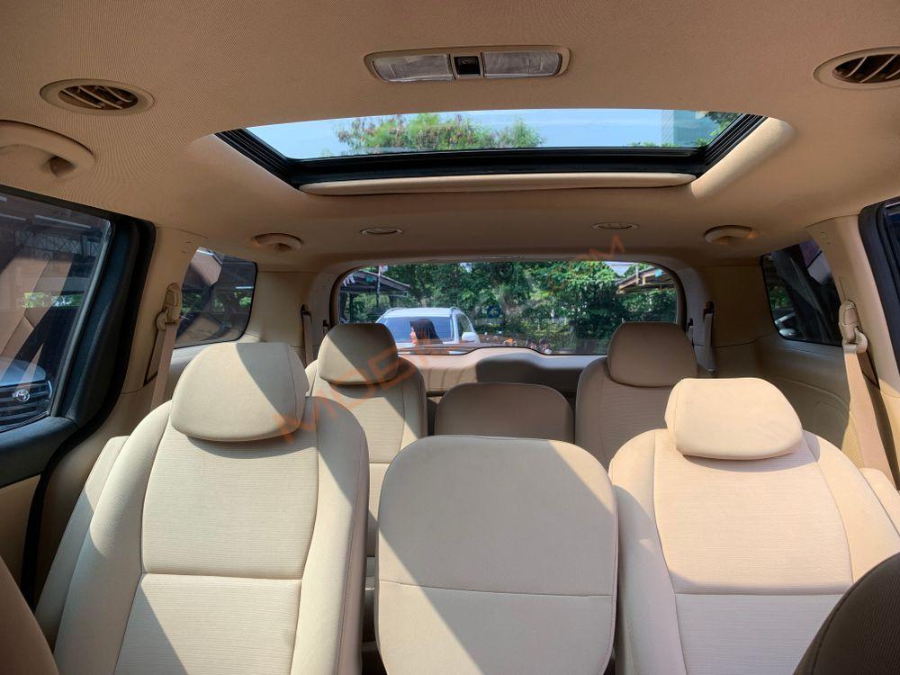 Mobil Kia Sedona 2017