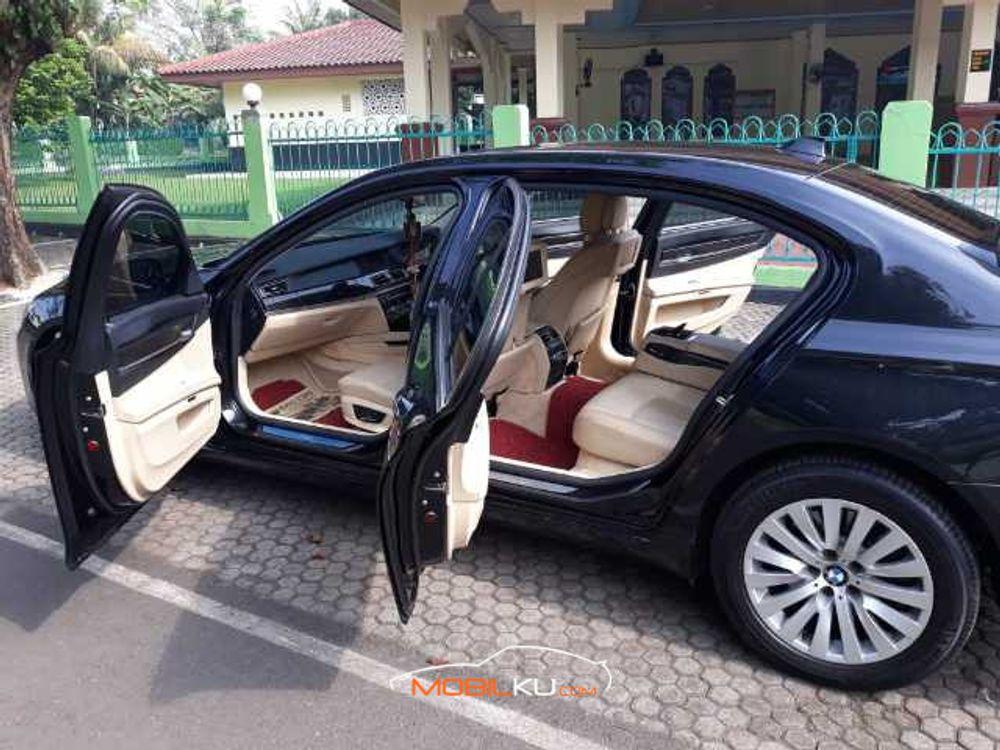 Mobil BMW 7 Series 2011