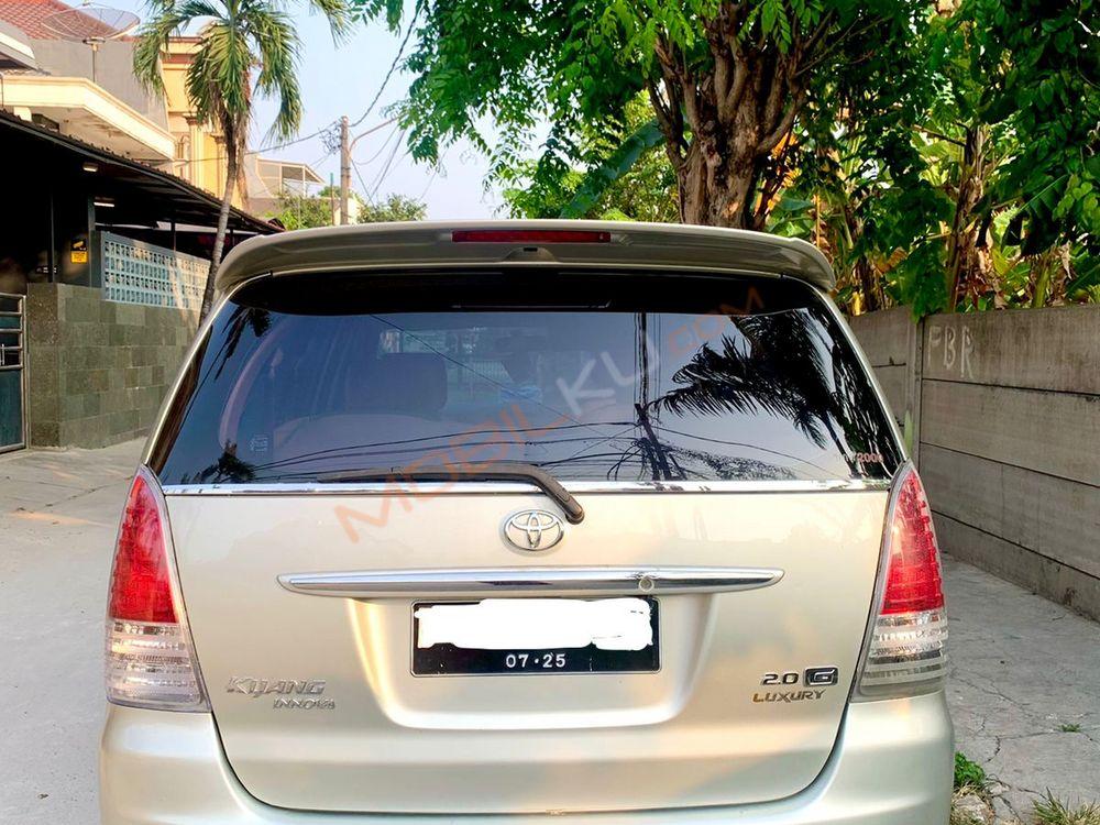 Mobil Toyota Kijang Innova 2010