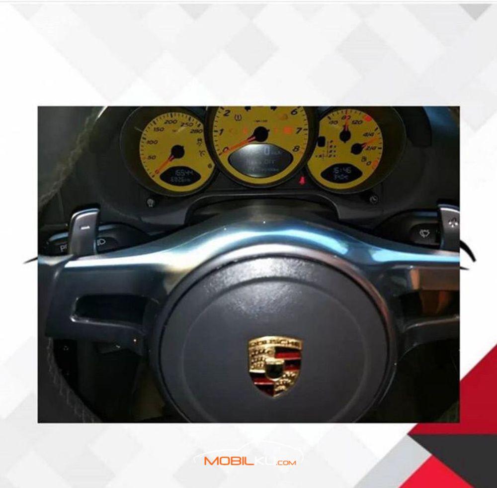 Mobil Porsche Cayman 2011