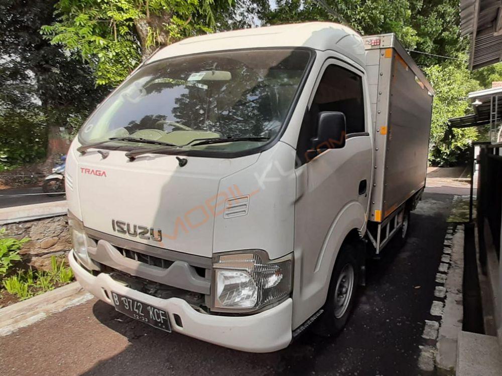 Mobil Isuzu Traga 2018