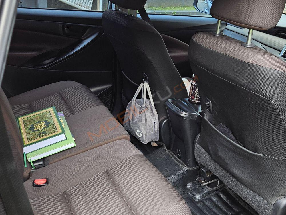 Mobil Toyota Kijang Innova 2022