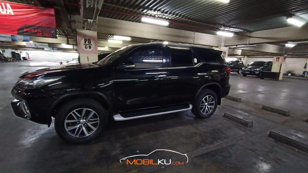 Mobil Toyota Fortuner 2016