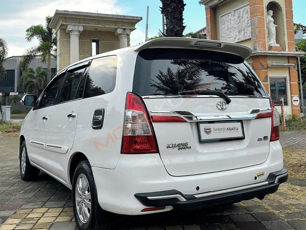 Mobil Toyota Kijang Innova 2014