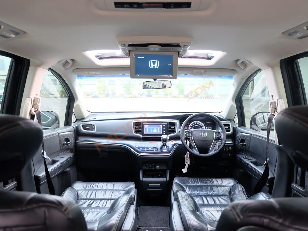 Mobil Honda Odyssey 2014