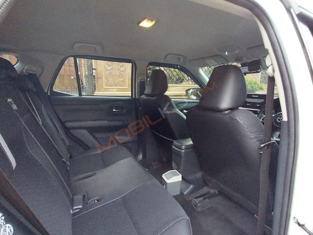 Mobil Toyota Raize 2021