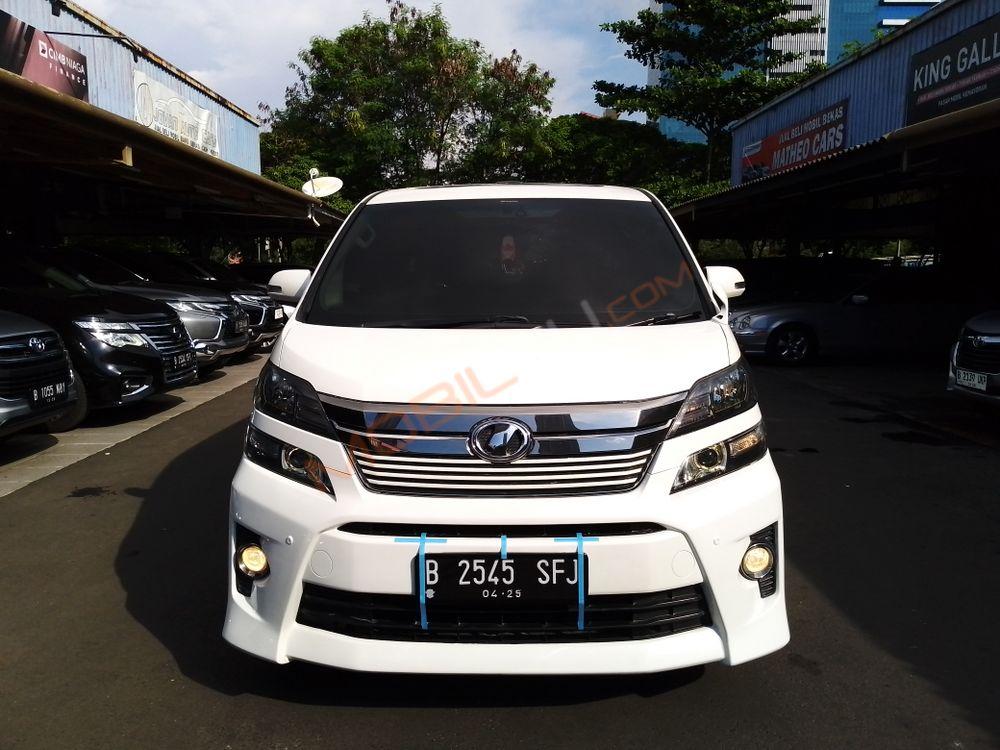 Mobil Toyota Vellfire 2015