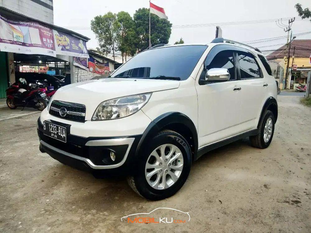 Mobil Suzuki SX4 2011