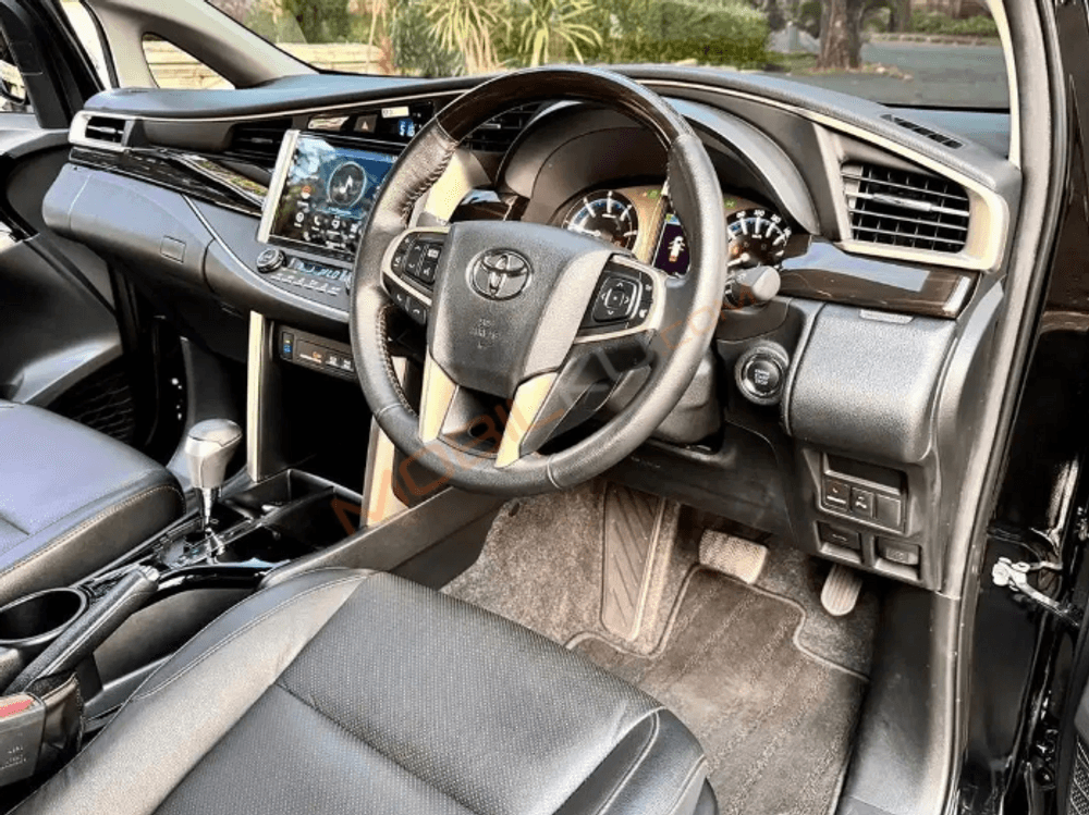 Mobil Toyota Kijang Innova 2022