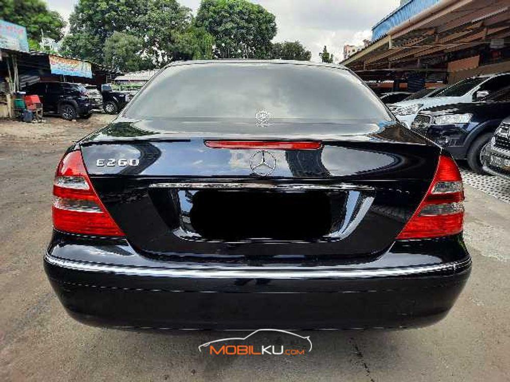 Mobil Mercedes-Benz E-Class 2004