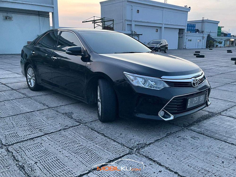 Mobil Toyota Camry 2016