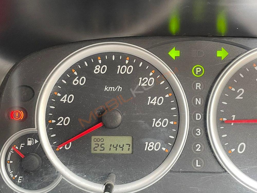 Mobil Toyota Avanza 2011