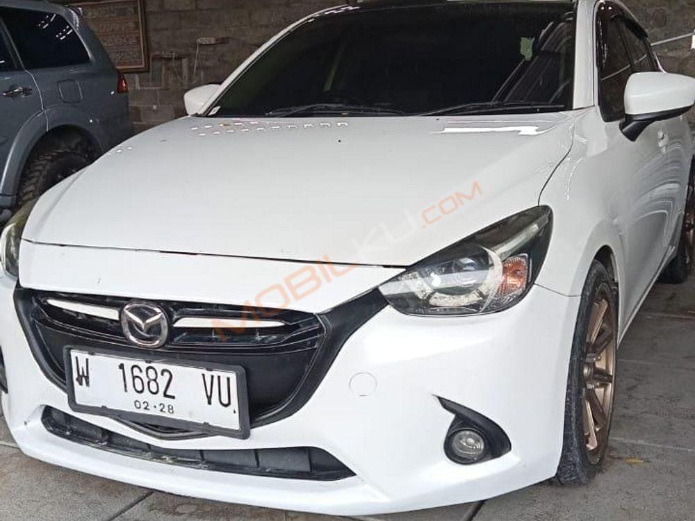 Mobil Mazda 2 Hatchback 2015