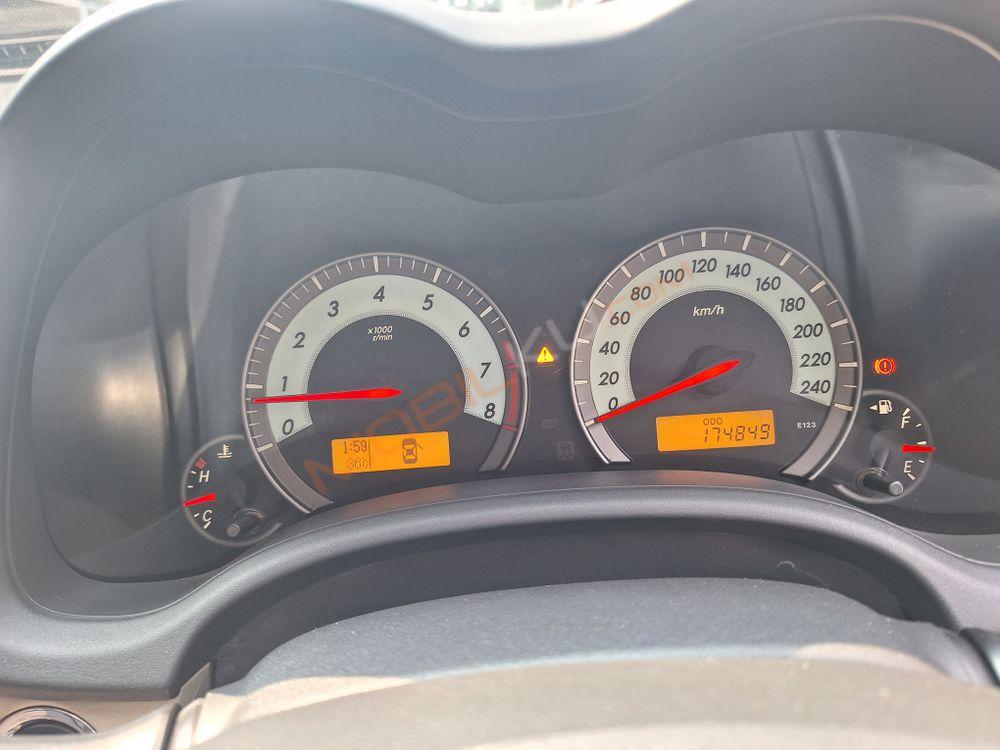 Mobil Toyota Corolla 2011