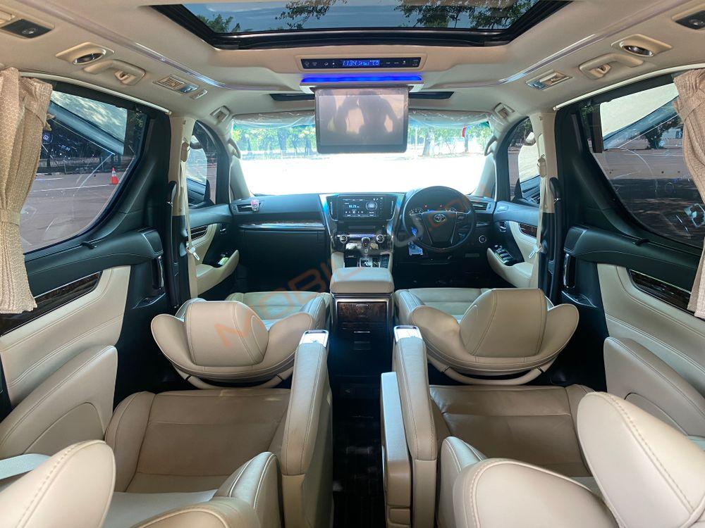 Mobil Toyota Alphard 2023