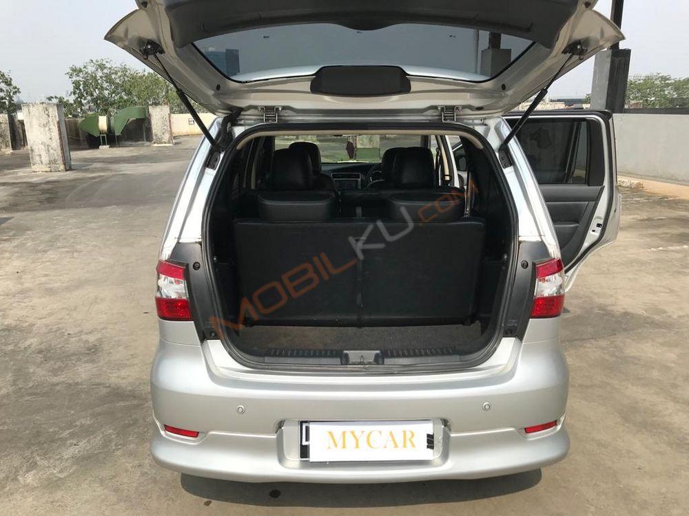 Mobil Nissan Grand Livina 2017