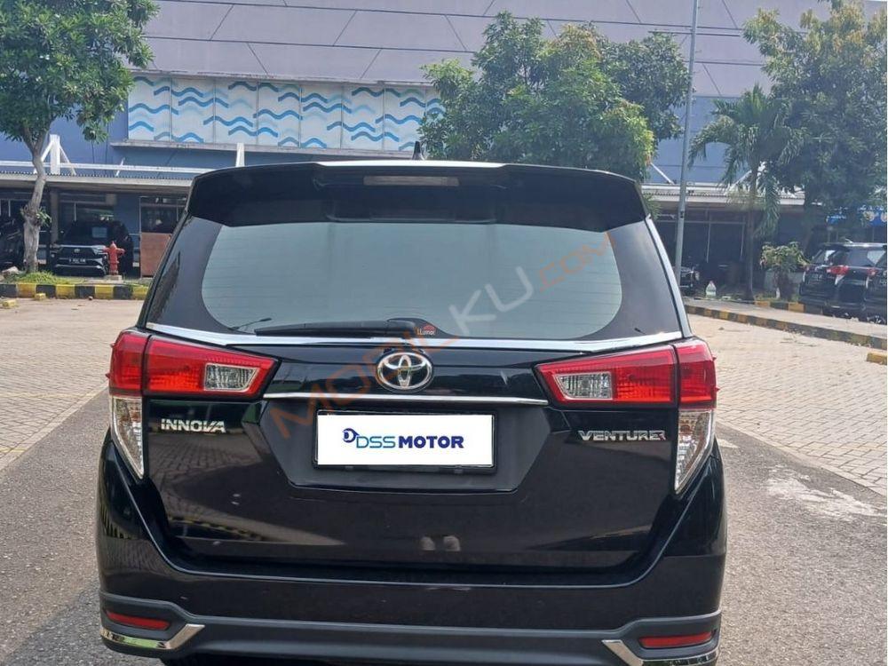 Mobil Toyota Kijang Innova 2021