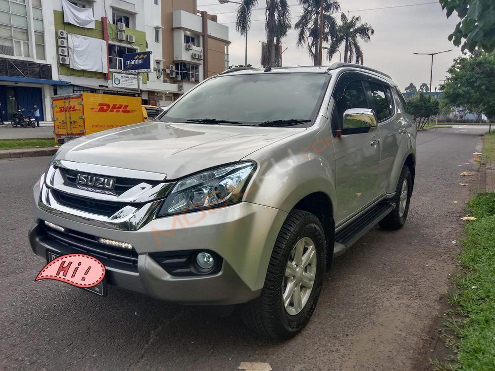 Mobil Isuzu MU-X 2015