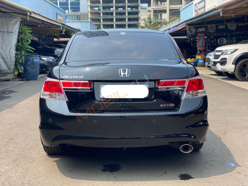 Mobil Honda Accord 2011