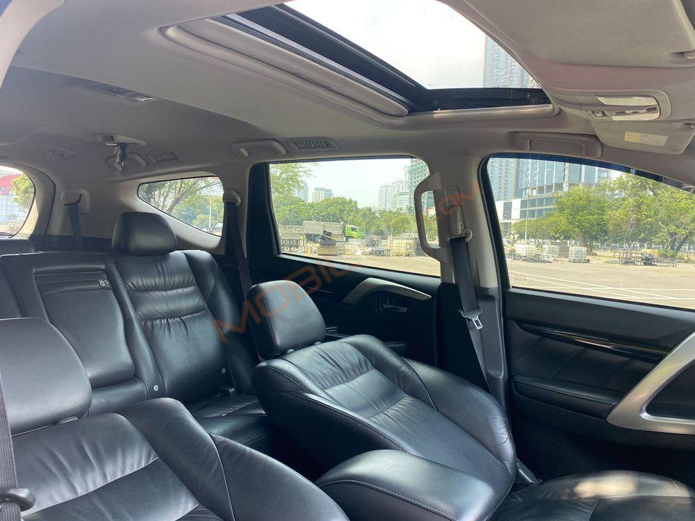 Mobil Mitsubishi Pajero 2018