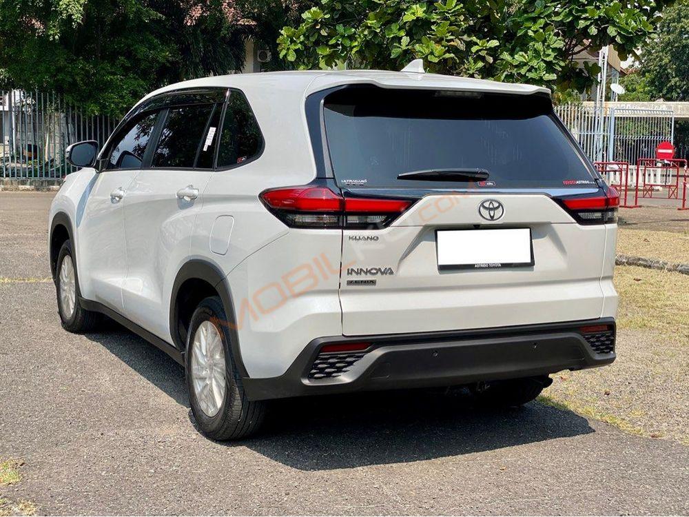 Mobil Toyota Kijang Innova 2023