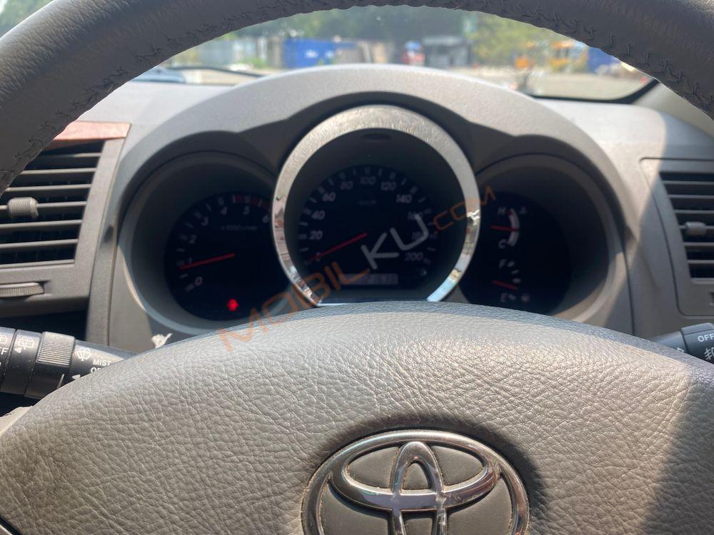 Mobil Toyota Fortuner 2011