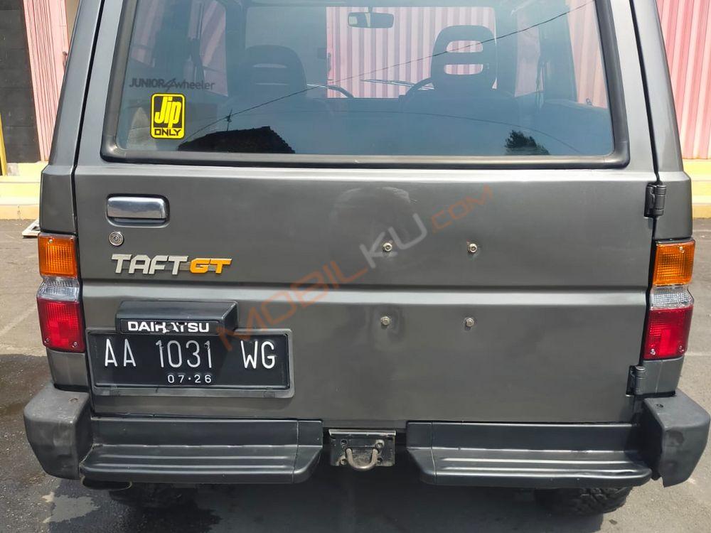 Mobil Daihatsu Taft 1997